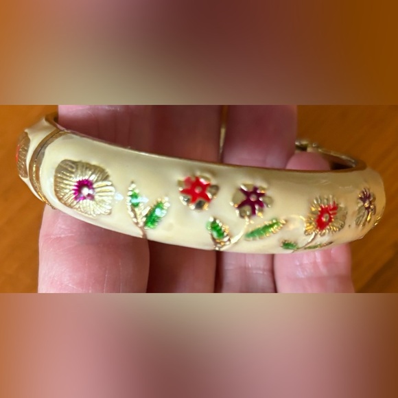 Hand painted bangle - Picture 2 of 3